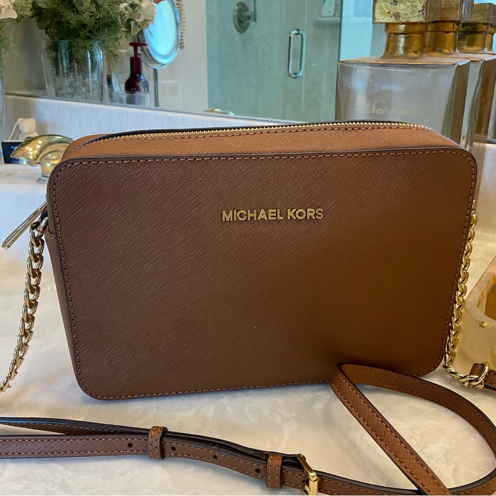 Michael Kors Crossbody / Shoulder bag, Pebbled leather, 9” x 7”, saddle color - Picture 3 of 16
